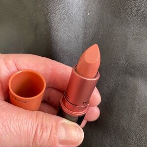 MAC Brave lipcolor